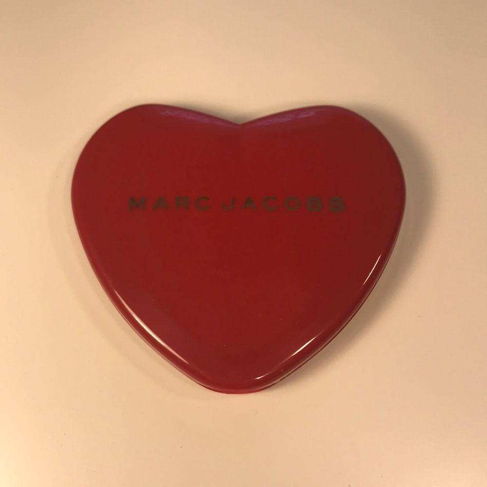 Marc Jacobs compact red heart mirror